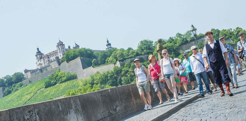 Wuerzburger-Nachtwaechter-Alte-Mainbruecke